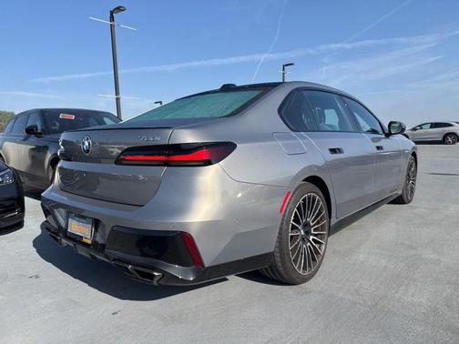 2025 BMW 760 xDrive