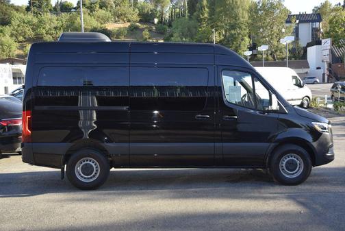 Obsidian Black Metallic 2023 Mercedes-Benz Sprinter 2500 Standard Roof