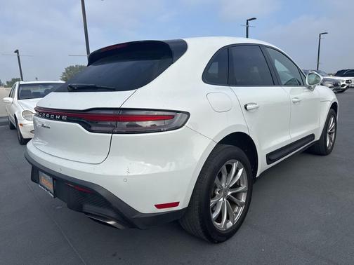 2022 Porsche Macan Base