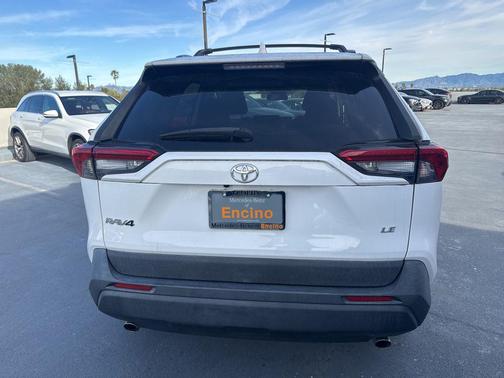 2020 Toyota RAV4 LE