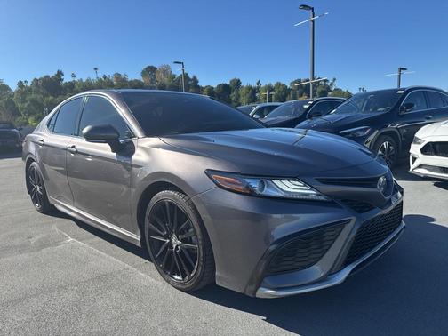 2024 Toyota Camry Hybrid SE