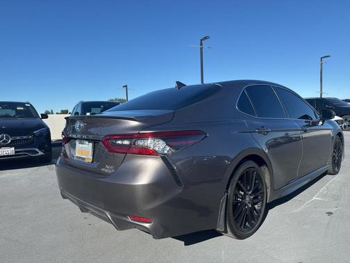 2024 Toyota Camry Hybrid SE