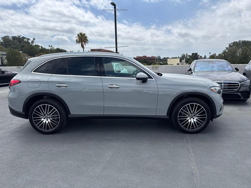 MANUFAKTUR Alpine Grey 2026 Mercedes-Benz GLC 300 Base