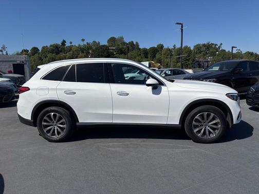 Polar White 2026 Mercedes-Benz GLC 300 Base