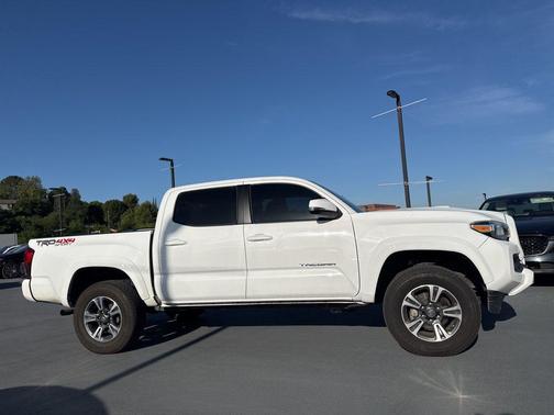 Super White 2019 Toyota Tacoma TRD Sport