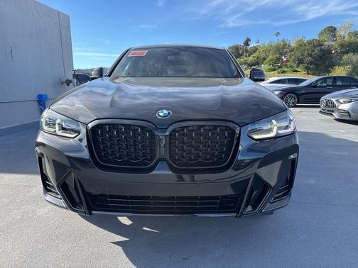 2024 BMW X4 xDrive30i