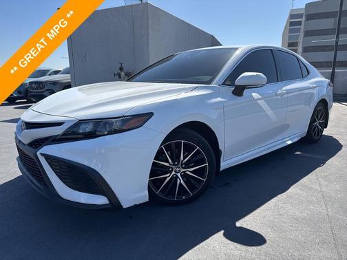 Ice Cap 2023 Toyota Camry SE