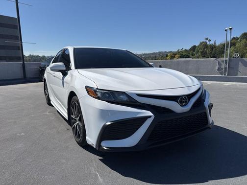 Ice Cap 2023 Toyota Camry SE