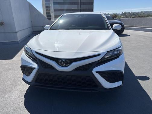 Ice Cap 2023 Toyota Camry SE
