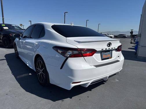 Ice Cap 2023 Toyota Camry SE