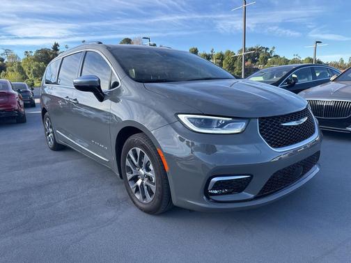 2023 Chrysler Pacifica L