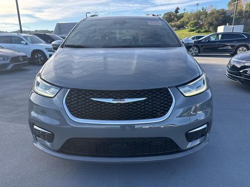2023 Chrysler Pacifica L