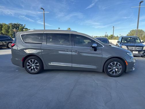 2023 Chrysler Pacifica L