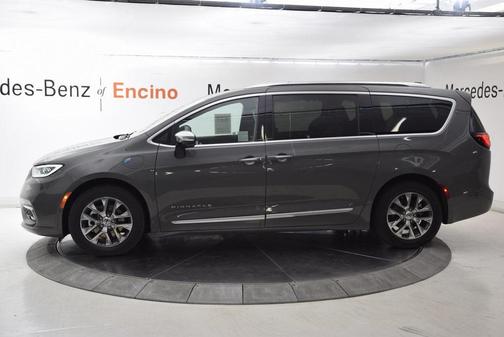 2023 Chrysler Pacifica L