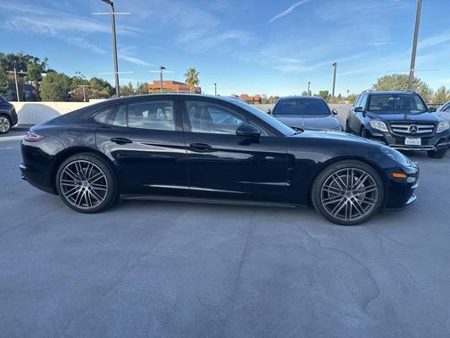 2018 Porsche Panamera 4