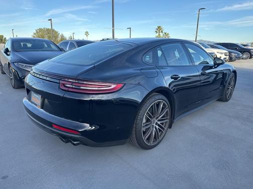 2018 Porsche Panamera 4