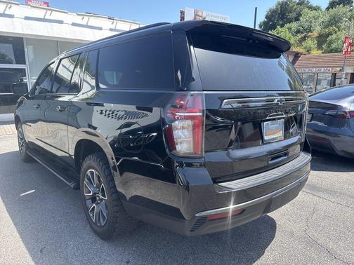 Black 2022 Chevrolet Suburban 4WD Z71