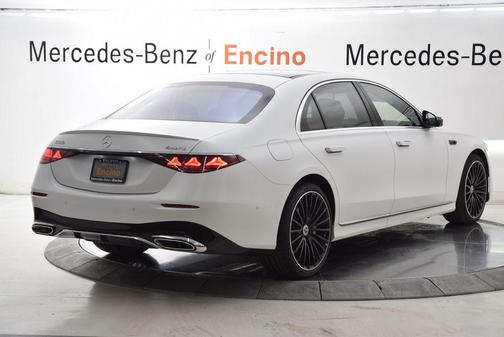 White Magno 2027 Mercedes-Benz S-Class S 580 4MATIC