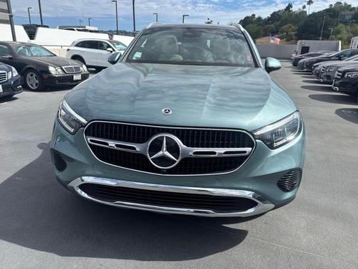 Verde Silver Metallic 2026 Mercedes-Benz GLC 300 4MATIC