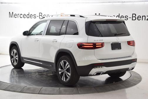 Polar White 2026 Mercedes-Benz GLB 250 4MATIC