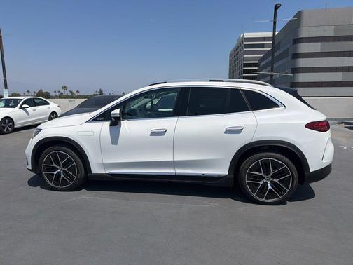 MANUFAKTUR Moonlight White Metallic 2026 Mercedes-Benz EQE 320 320 SUV