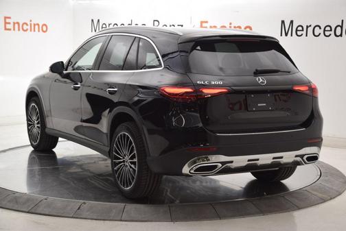 Black 2027 Mercedes-Benz GLC 300 Base