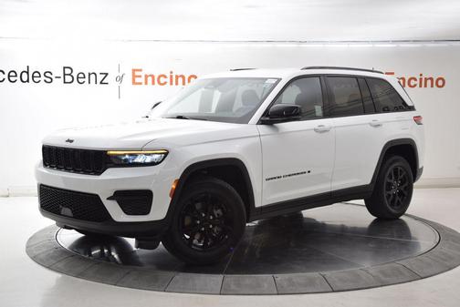 Bright White Clearcoat 2024 Jeep Grand Cherokee Altitude
