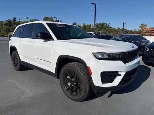 Bright White Clearcoat 2024 Jeep Grand Cherokee Altitude