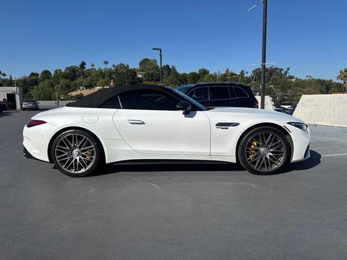 MANUFAKTUR Moonlight White Metallic 2022 Mercedes-Benz AMG SL 63 Base
