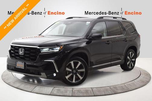 Crystal Black Pearl 2024 Honda Pilot Touring 8-Passenger