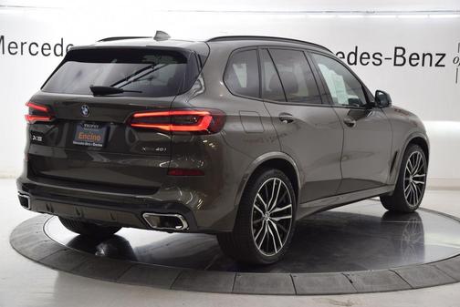 Manhattan Green Metallic 2023 BMW X5 xDrive40i