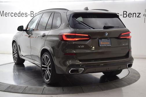 Manhattan Green Metallic 2023 BMW X5 xDrive40i