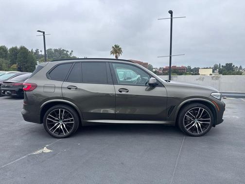 Manhattan Green Metallic 2023 BMW X5 xDrive40i