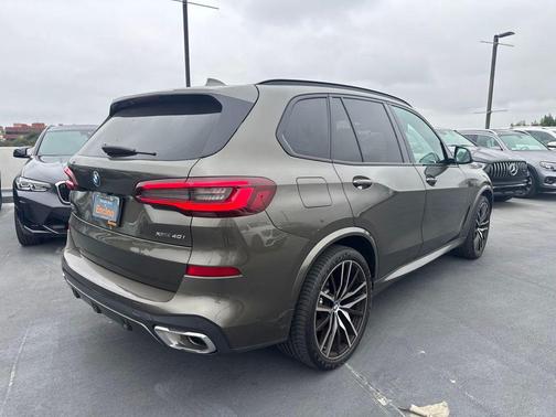 Manhattan Green Metallic 2023 BMW X5 xDrive40i
