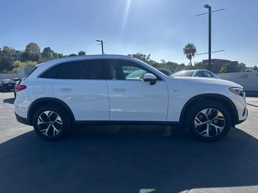 Polar White 2025 Mercedes-Benz GLC 350e Base
