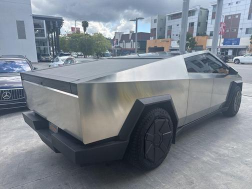 Ultra-Hard Stainless Steel 2025 Tesla Cybertruck Cyberbeast