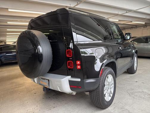 Santorini Black Metallic 2025 Land Rover Defender 90 P300 S