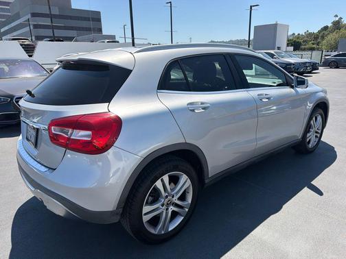Polar Silver Metallic 2018 Mercedes-Benz GLA 250 Base