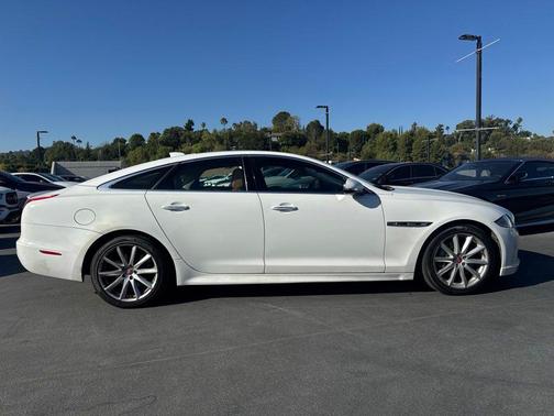 Fuji White 2018 Jaguar XJ XJ R-Sport