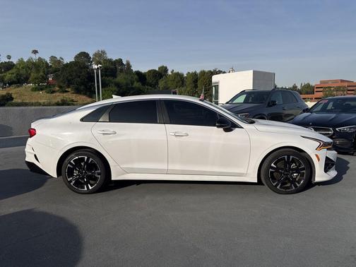 Glacial White Pearl 2024 Kia K5 GT-Line