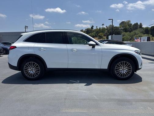 Polar White 2026 Mercedes-Benz GLC 300 Base
