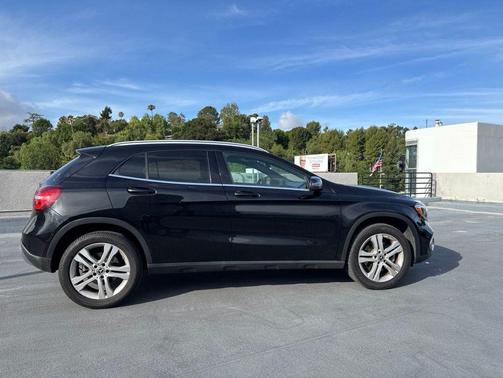 Night Black 2020 Mercedes-Benz GLA 250 4MATIC