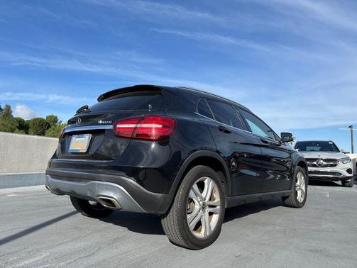 Night Black 2020 Mercedes-Benz GLA 250 4MATIC
