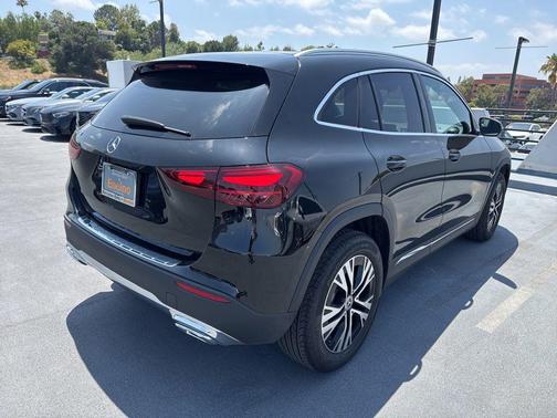 Night Black 2026 Mercedes-Benz GLA 250 4MATIC