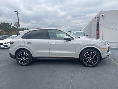 Chalk 2021 Porsche Cayenne Cayenne
