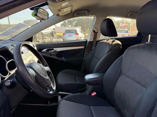 2009 Pontiac Vibe Base