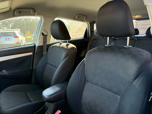 2009 Pontiac Vibe Base