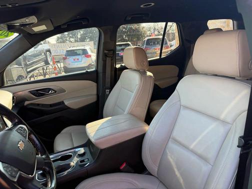 2022 Chevrolet Traverse LT Leather