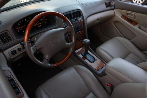 2000 Lexus ES 300 Base