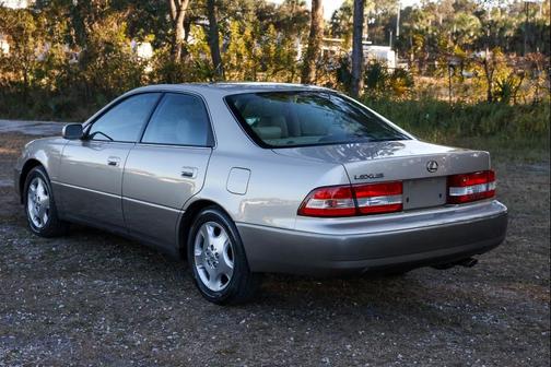 2000 Lexus ES 300 Base